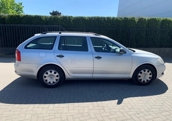 Skoda Octavia cena 16000 przebieg: 370000, rok produkcji 2011 z Warszawa małe 121